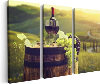 Artaza Canvas Schilderij Drieluik Wijn met Druiven op een Vat in Toscane - 180x120 cm - Groot - Wanddecoratie Woonkamer - Schilderijen - Muurdecoratie