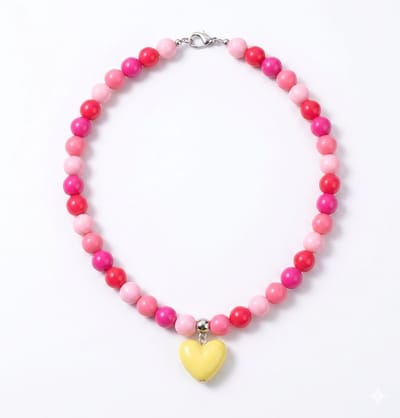 She life style - Een trendy, nieuwe, kleurrijke kralen ketting met een uniek hartvormig hanger - Roze/Fuchsia - Geel hart