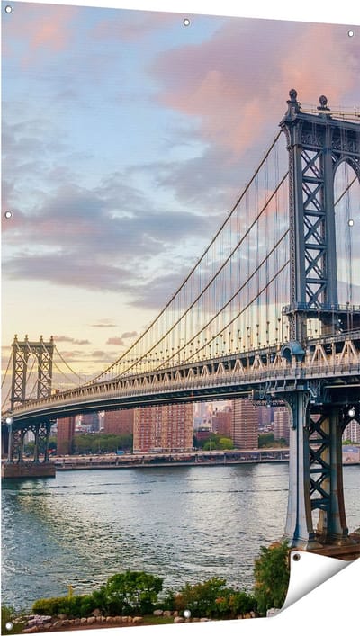 Gards Tuinposter Manhattan Bridge Brug in New York - 100x150 cm - Tuindoek - Tuindecoratie - Wanddecoratie buiten - Tuinschilderij