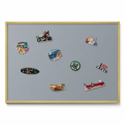 Tulup Magneetbord met Gouden Frame - Grijs Magneetbord in Stijlvolle Kleuren - 100 cm x 70 cm - Grijze kleur - Magnetisch Bord Muurbevestiging - Memobord voor Keuken - Magnetisch Wandbord