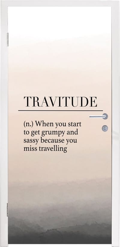 Deursticker Spreuken - Quotes - When you start to get grumpy and sassy because you miss travelling - Travitude - 95x235 cm - Deurposter