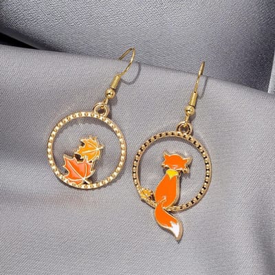 Zoete Oorklemmen met Gepiercete Asymmetrische Oorbellen, Oorbellen, Hangers, Nieuwe Vos en Esdoorn Stud Oorbellen. oranje