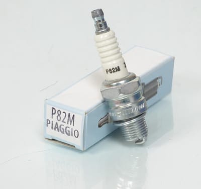 Bougie d'allumage origine pour Auto P82M / L82C/T10 / 438070 B6HS Neuf