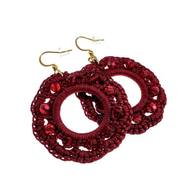 Exclusieve Bordeaux Crochet Oorbellen met Kristallen, Haakoorbellen Dames, RVS Goudkleurig, Lengte 63mm - Handgemaakt esde2