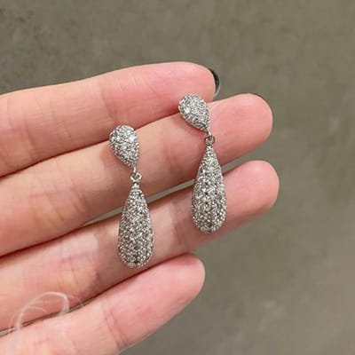 Huitan Modieuze Waterdruppel Hangende Oorbellen voor Vrouwen Zilverkleurig Delicaat Dames Oor Accessoires Bruiloft Feest Luxe Sieraden brown