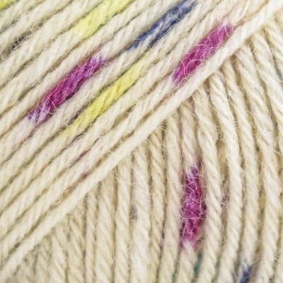 Brei-Haakgaren Luca-s – WoolenWalk Merino - 215 - Petal Sprinkle - Ecru gemeleerd - bol van 50 gram
