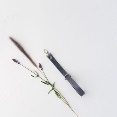The Leather Rebel Polsband S/M – Leren Polsriem – Camera – Handgemaakt