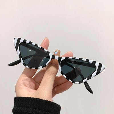 Lunettes de soleil œil de chat triangulaires style rétro pour femmes Élégantes Tendance Designer Premium Intemporelles Lunettes de soleil pour le soleil Dame Sexy Lunettes Punk UV400 As The Picture