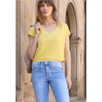 Shirt met overhangende schouder en decoratieve tape
