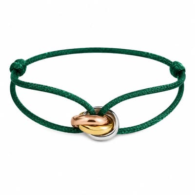 Engravia by Derya – Dames Armband – Groen Satijnkoord met Triple Ring Design – Verstelbaar Minimalistisch Sieraad – Elegant Cadeau voor Haar