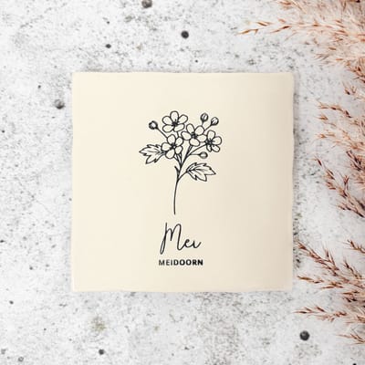 Fien & Feau - Geboortebloem - Tegel - Mei - 10x10cm - Keramiek - Beige - Meidoorn - Kraamcadeau - verjaardagscadeau