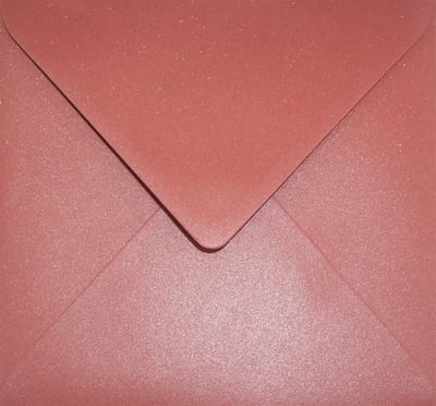 Metallic (parelmoer) rode enveloppen K153 - 153 x 153 mm - 25 stuks - NK natgelijmde - 120 gram - Aster Metallic - Netuno