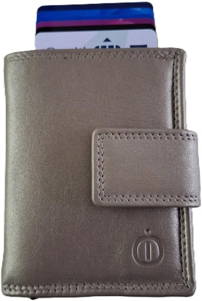 OI champagne kleurig complete portemonnee met figuretta Cardprotector / compacte leren beurs met metalen pasjeshouder afsluitbaar / anti skim kastje in portemonnee / champagne kleurig leer /106PLA