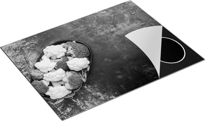 Chefcare Inductie Beschermer Bloemkool met Brocolli op Zwarte Marmer - Zwart Wit - 77x59 cm - Afdekplaat Inductie - Kookplaat Beschermer - Inductie Mat