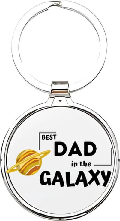 Akyol - best dad in the galaxy Sleutelhanger - Vader - de liefste vader - vader sleutelhanger - papa sleutelhanger - sleutelhanger papa - familie sleutelhanger - vaderdag cadeautje - papa cadeau - dad - stiefvader - 4 x 7,5 CM