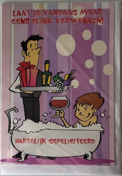 Laat je vandaag maar eens flik verwennen! Van harte gefeliciteerd! Een goede service met een hapje, drankje en een cadeau terwijl jij in bad zit. Een dubbele wenskaart inclusief envelop en in folie verpakt.