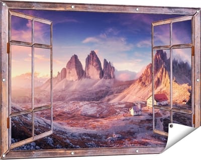 Gards Tuinposter Doorkijk Huisje met een Kerk in de Bergen - 120x80 cm - Tuindoek - Tuindecoratie - Wanddecoratie buiten - Tuinschilderij