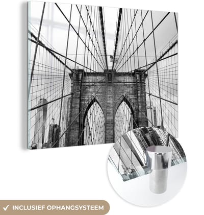 MuchoWow® Glasschilderij 120x90 cm - Schilderij acrylglas - Brug - Architectuur - Zwart - Wit - USA - Foto op glas - Schilderijen