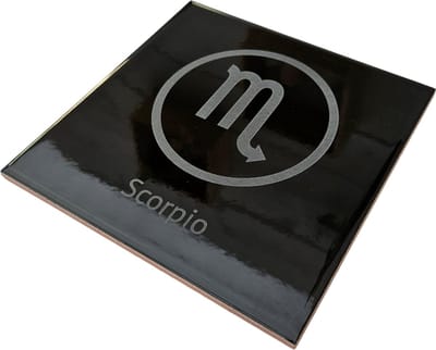 MGM Trading - Horoscoop - Scorpio - Schorpioen - Hoogglans zwarte tegel - 15 bij 15 cm - Laser gegraveerd