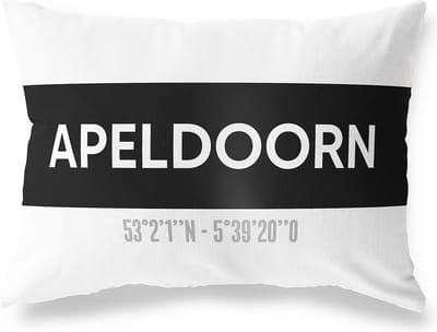 Tuinkussen APELDOORN - GELDERLAND met coördinaten - Buitenkussen - Bootkussen - Weerbestendig - Jouw Plaats - Studio216 - Modern - Zwart-Wit - 50x30cm