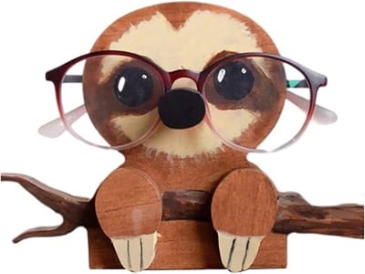 Allecto Plus - Houten Dierenbril Houder voor Huisdierbrillen - Displaystandaard Zonnebril - Leuke Creatieve Accessoire voor Thuiskantoor - Bureau Decor met Luiaard-design.