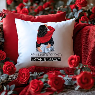 Valentijnsdag cadeau kussen met soulmates forever met namen - Gepersonaliseerd en haarkleur naar keuze