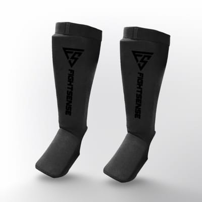 FIGHTSENSE Scheenbeschermers – Instep Scheenkousen – Black on Black – Voor Kickboksen & MMA