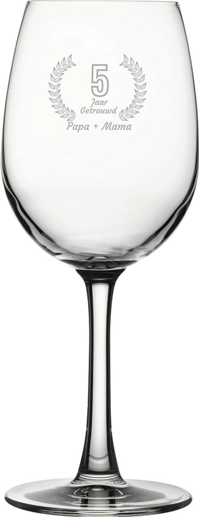 Gegraveerde witte wijnglas 36cl Papa + mama 5 jaar getrouwd