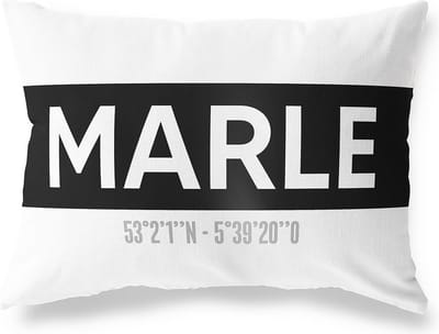 Tuinkussen MARLE - OVERIJSSEL met coördinaten - Buitenkussen - Bootkussen - Weerbestendig - Jouw Plaats - Studio216 - Modern - Zwart-Wit - 50x30cm