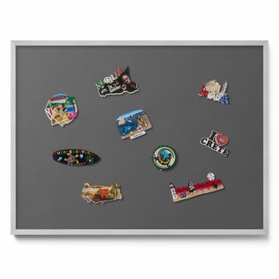 Tulup Magneetbord met Zilveren Frame - Grijs Magneetbord Met Effen Achtergrond - 80 cm x 60 cm - Kleur donkergrijs - Magneetbord voor Foto's en Notities - Magneetbord voor Reissouvenirs - Magnetisch Bord Foto Bevestiging
