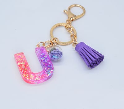 Letter Sleutelhanger A-Z – Luxe Initialen Sleutelhanger met Pompon & Kwastje – Tashanger voor Dames & Meisjes – Accessoire voor Sleutelbos, Handtas, Rugzak & Autosleutel – Persoonlijk Cadeau voor Vrouw, Moeder, Dochter & Vriendin