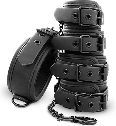 Complete Bondage Set  - Zwart - Halsband - Handboeien - Enkelboeien - Gemaakt van degelijk kunstleer - Gespsluitingen