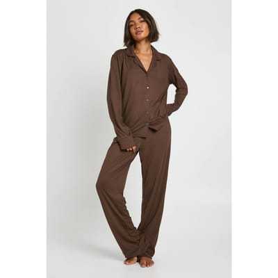 boohoo Dames Lang Soft Touch pyjama set met overhemd met knoopsluiting en broek | Chocoladebruin | Maat: 36