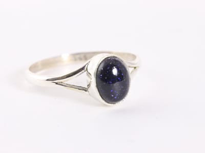 Fijne zilveren ring met blauwe zonnesteen - maat 18.5