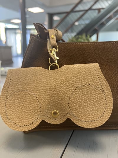 Hawa XW-Brillen Sleeve-Premium PU-Leren – Donker khaki – Zonnebril hoesje– zonnebrillentas - Voor Zommer vakantie--Brillenkoker – Houder – Hoesje