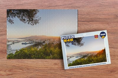 Puzzel Uitzicht op de haven van Málaga tussen de Spaanse bomen - Legpuzzel - Puzzel 1000 stukjes volwassenen