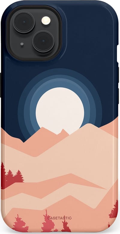 Casetastic hoesje geschikt voor Apple iPhone 15 - MagSafe - Dubbellaagse bescherming - Bergen bij maanlicht - Fashion Case - Zwart Perzik Zand Koraal