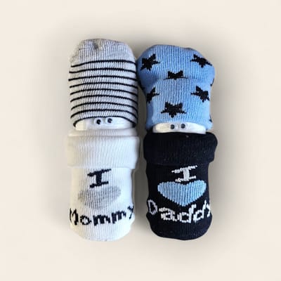 Luierpopjes Set – Budget Kraamcadeau met Luiers & Sokken – “I Love Mommy / I Love Daddy”