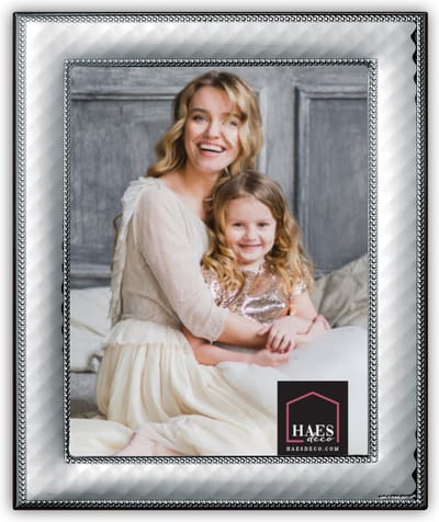 HAES DECO – Verzilverde Fotolijst Ancona voor een foto van 20x25 cm – Fraai Verzilverd met luxe Houten achterzijde en standaard om neer te zetten – VP10525