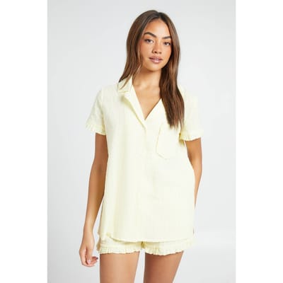 boohoo Dames Gestructureerde Pyjama Set Met Ruches Detail Korte Mouwen Shirt & Short | Citroen | Maat: 42