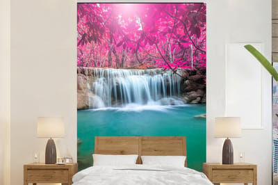 Behang - Fotobehang Waterval - Boom - Roze - Natuur - Breedte 155 cm x hoogte 240 cm