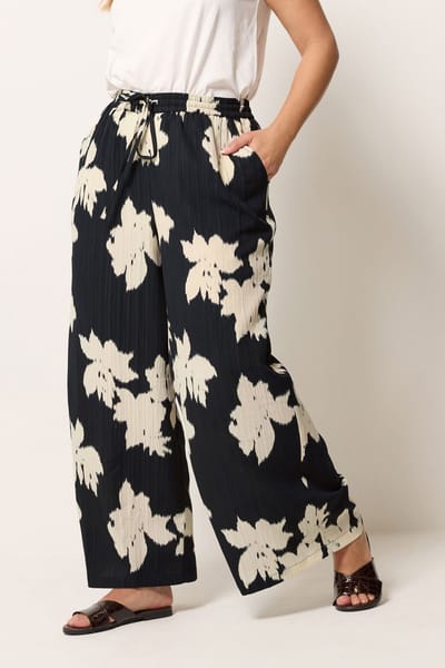 Yours Zwarte Getextureerde Broek Met Bloemenprint En Wijde Pijpen Size 42