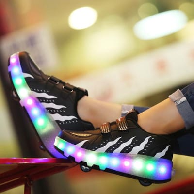 Nouvelles chaussures Runaway à poulie de chargement LED pour hommes et femmes, chaussures à roulettes pour enfants et adultes 43 white