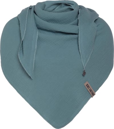 Knit Factory Liv Gebreide Omslagdoek - Driehoek Sjaal Dames - Katoenen sjaal - Zomersjaal - Luchtig en zacht - Zomer stola - Stone Green - Duurzaam - 190x85 cm - 100% Biologisch katoen