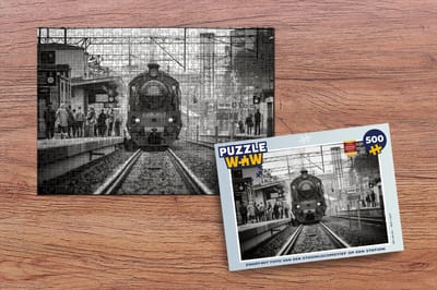 Puzzel Zwart-wit foto van een stoomtrein op een station - Legpuzzel - Puzzel 500 stukjes