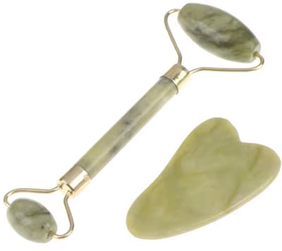 Jade Roller en Gua Sha Schraper - Groen (kleur en vorm kunnen iets afwijken) Gezichtsroller - Bloeddoorstroming - Betere doorstroming - Gezichtsmassage - Met zakje - CHPN