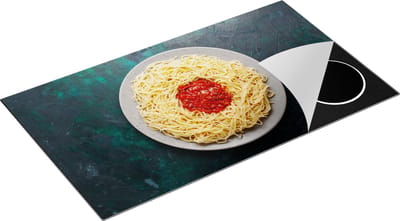 Chefcare Inductie Beschermer Pasta met Tomatensaus op Donker Groene Marmer - 90x50 cm - Afdekplaat Inductie - Kookplaat Beschermer - Inductie Mat