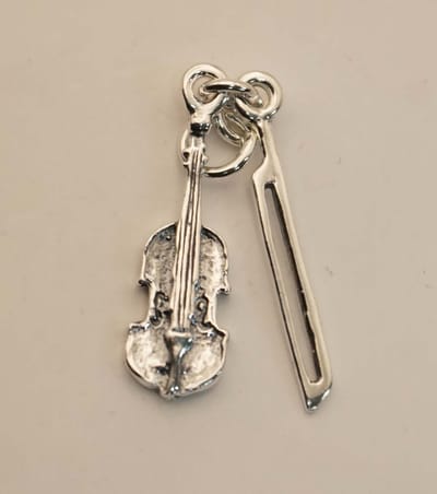Sterling zilveren hanger van een viool met strijkstok - zilveren hanger van een muziekinstrument viool - leuke cadeau tip voor iemand die viool speelt - muziek instrument halshanger - kettinghanger zilveren viool