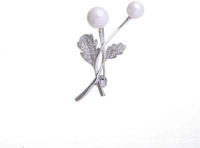 Bloemen Broche - Parel Kristal - Feestelijke Accessoire - Uniek Bloem Design - Zilverkleurig