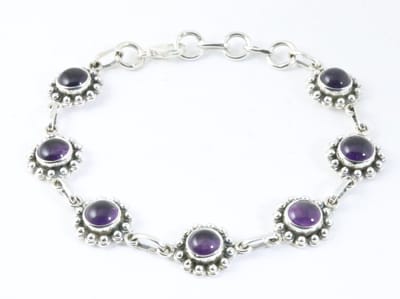 Bewerkte zilveren armband met amethist